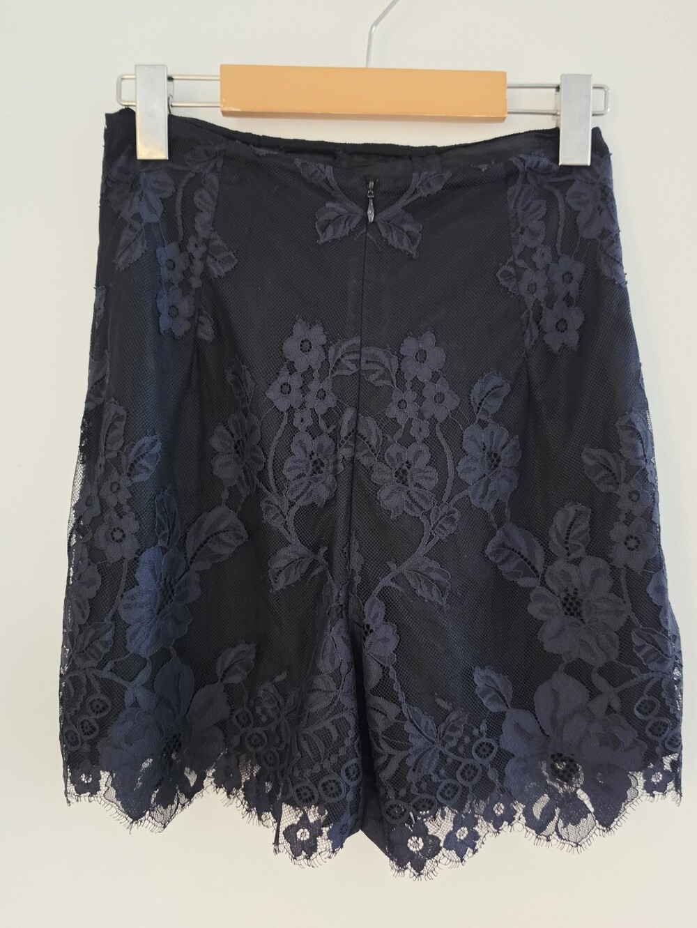 Anna Sui Floral Lace Short - Picture 3 of 7